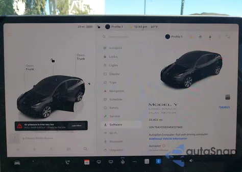 2023 Tesla Model Y Awd/Long Range Dual Motor All-Wheel Drive z USA, uszkodzony, nr VIN 7SAYGDEE4PA137965
